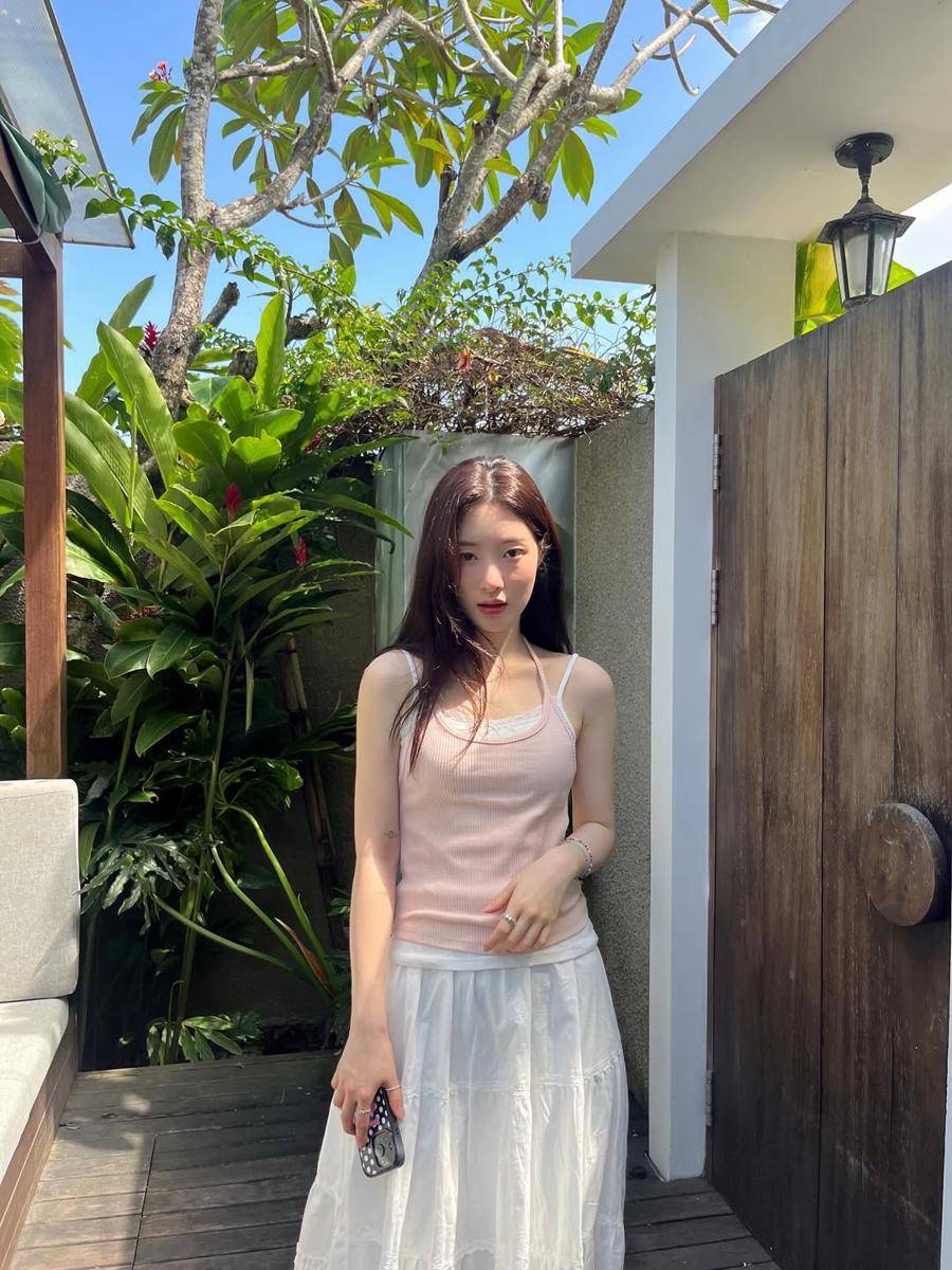 potret Jung Chae Yeon liburan di Bali