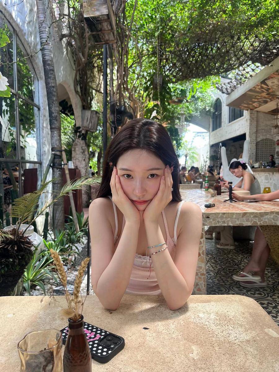 potret Jung Chae Yeon liburan di Bali