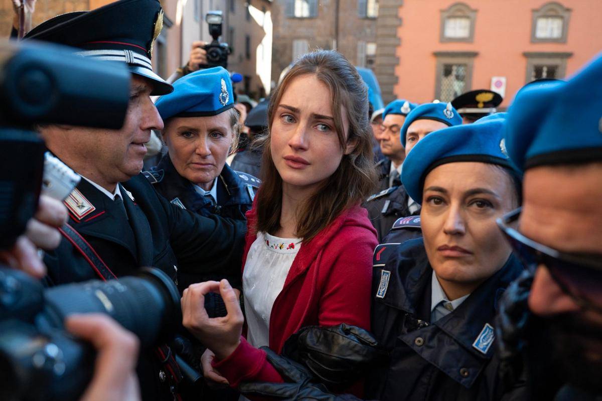 adegan dalam serial The Twisted Tale of Amanda Knox