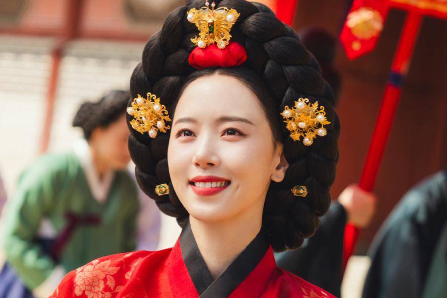 Kang Mok Ju (Kang Han Na) di Bon Appétit, Your Majesty 
