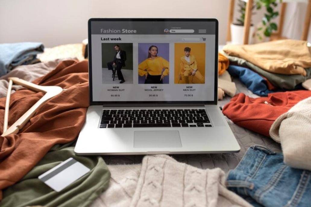 Belanja Online (freepik.com/freepik)