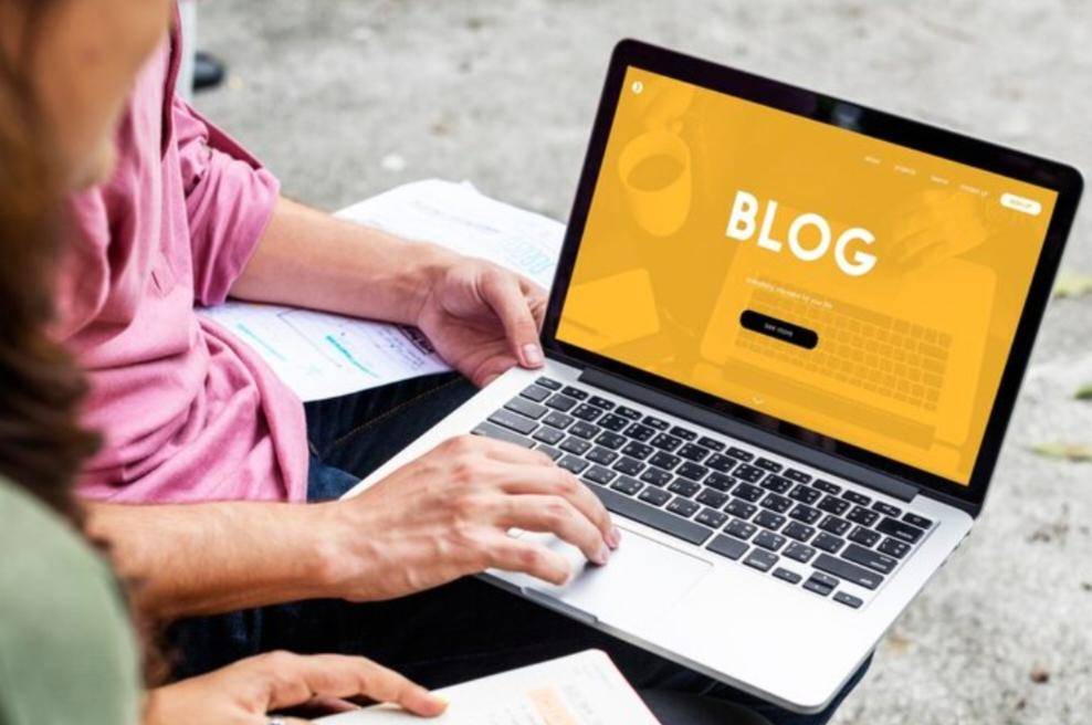 Blog (freepik.com/rawpixel.com)