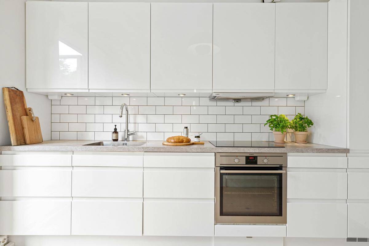 ilustrasi kabinet daput stylish (pexels.com/Lisa Anna)