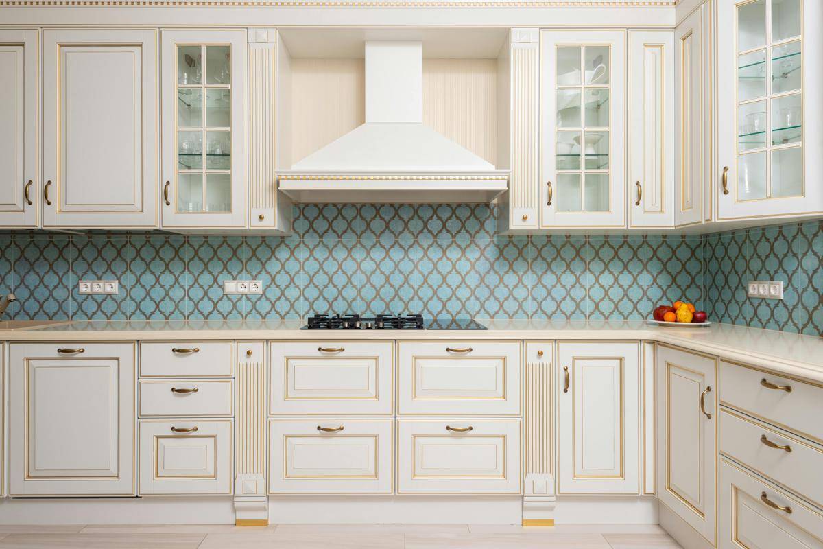 Ilustrasi kabinet dapur yang tinggi (pexels.com/Max Vakhtbovycn)