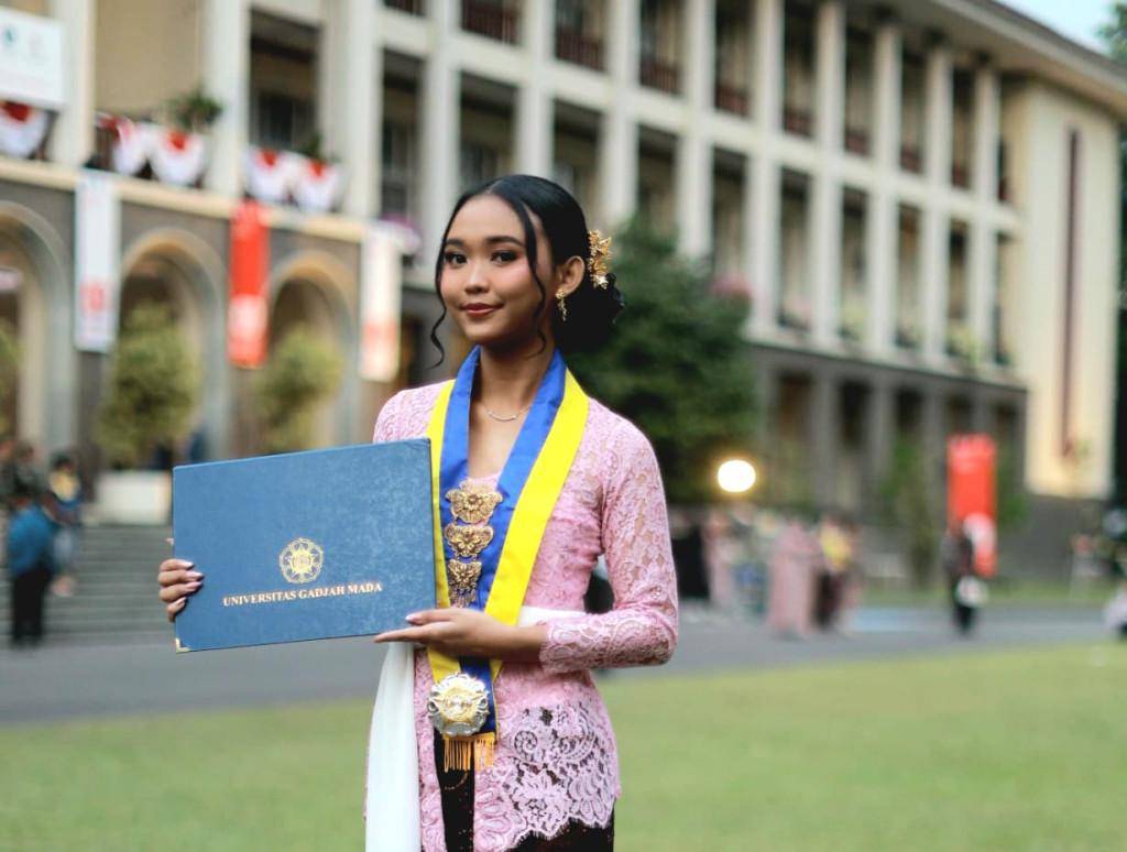 Potret Demetria Dahayu Kayla Didrika, mahasiswa UGM lulus tercepat 