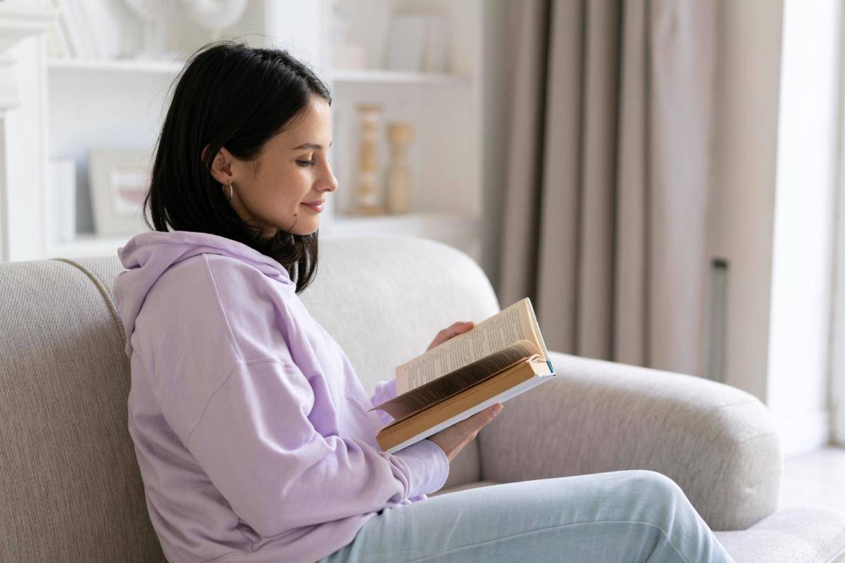Alasan Membaca Buku Bisa Jadi Healing Terbaik (Freepik.com/ freepik)