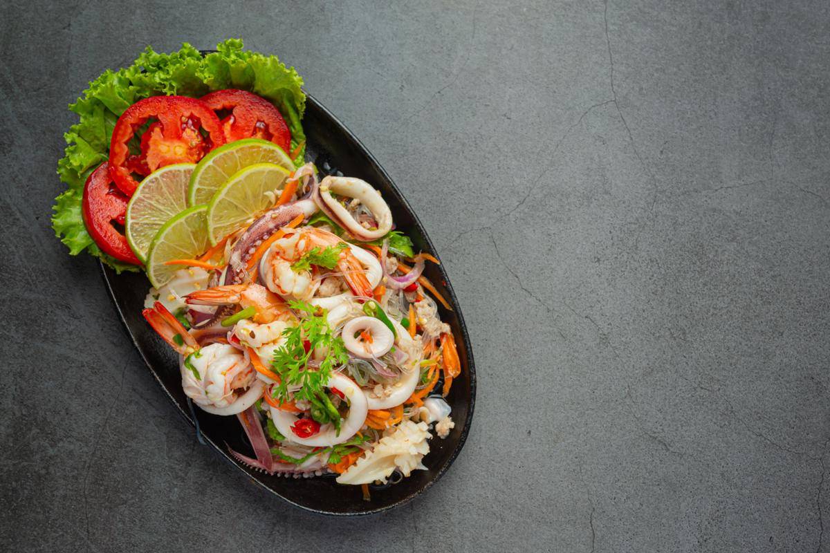 ilustrasi olahan seafood mengandung bawang bombay (freepik.com)