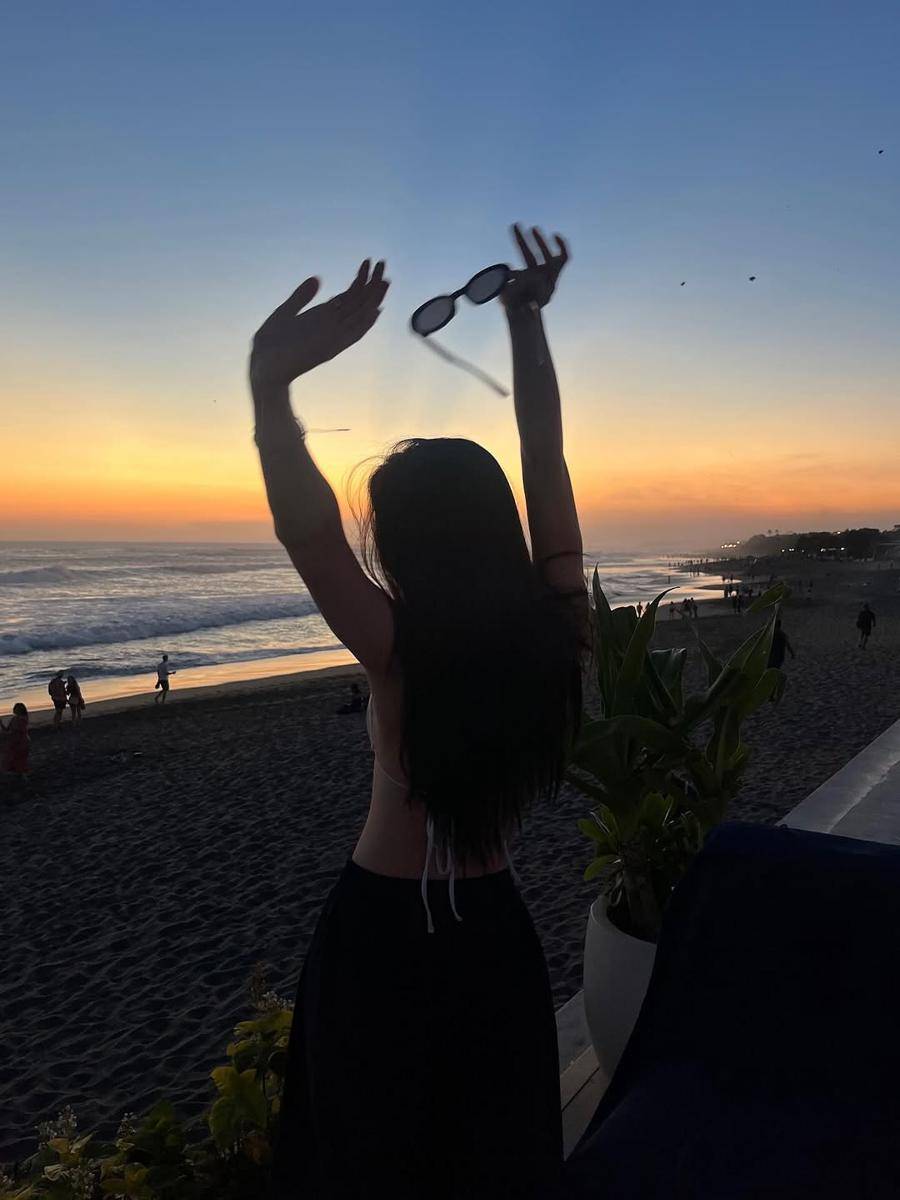 potret liburan Jung Chae Yeon di Bali (instagram.com/j_chaeyeoni)