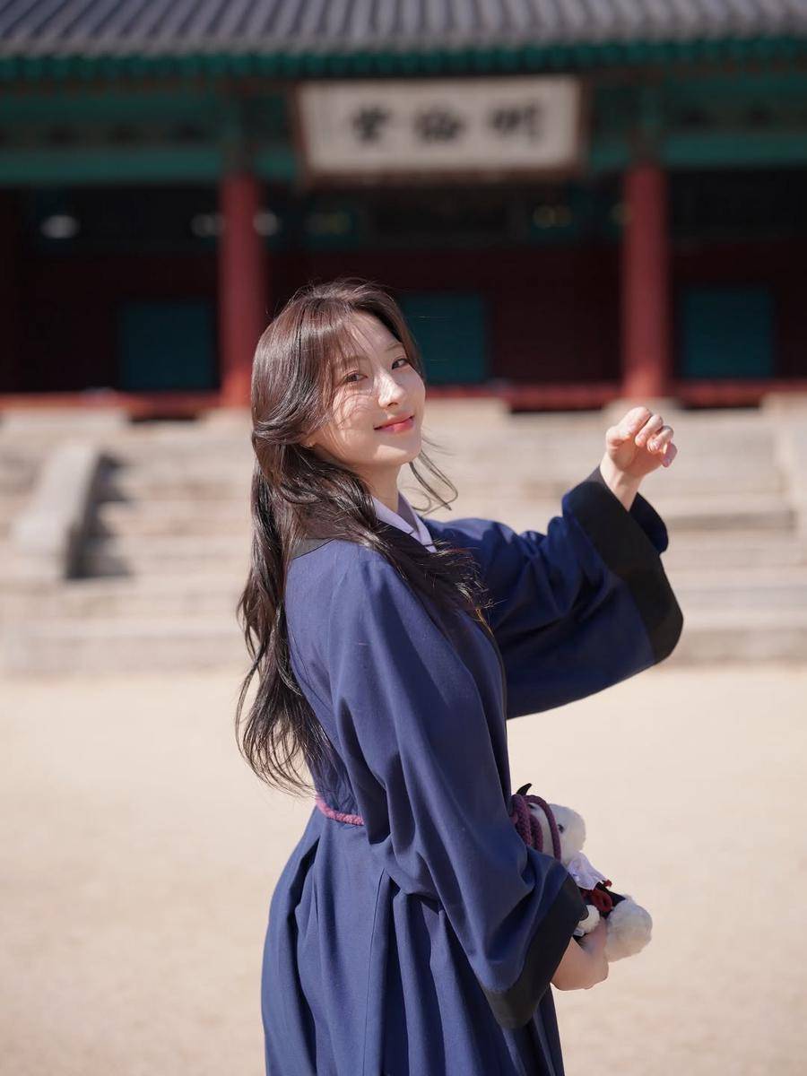 potret wisuda Eunseo WJSN (instagram.com/eeunseo._.v)