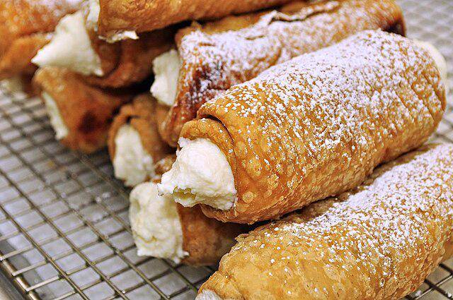 ilustrasi isi cannoli (commons.wikimedia.org/jeffreyw)