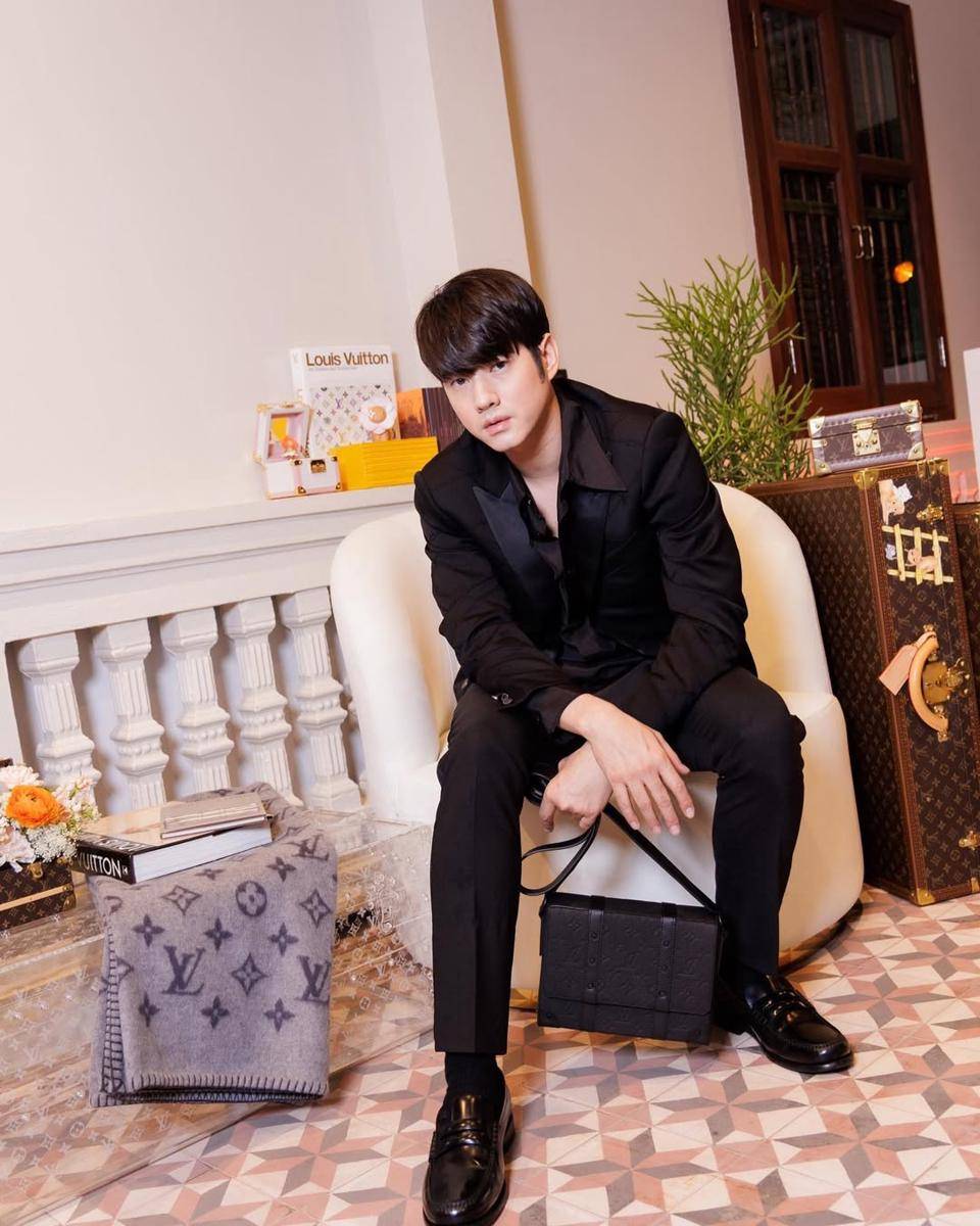 Tas Louis Vuitton Koleksi Mario Maurer (instagram.com/mario_mm38)