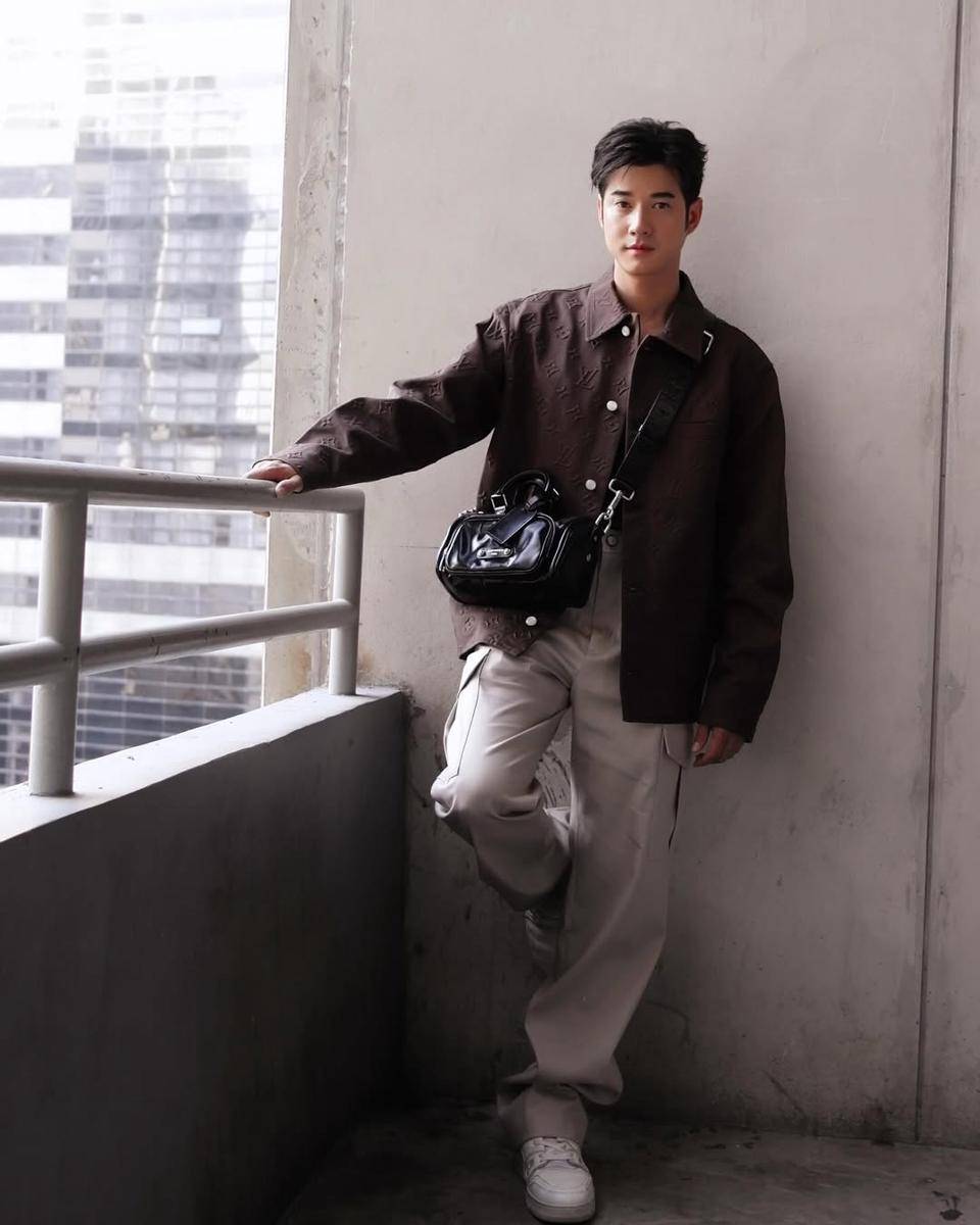 Tas Louis Vuitton Koleksi Mario Maurer (instagram.com/mario_mm38)