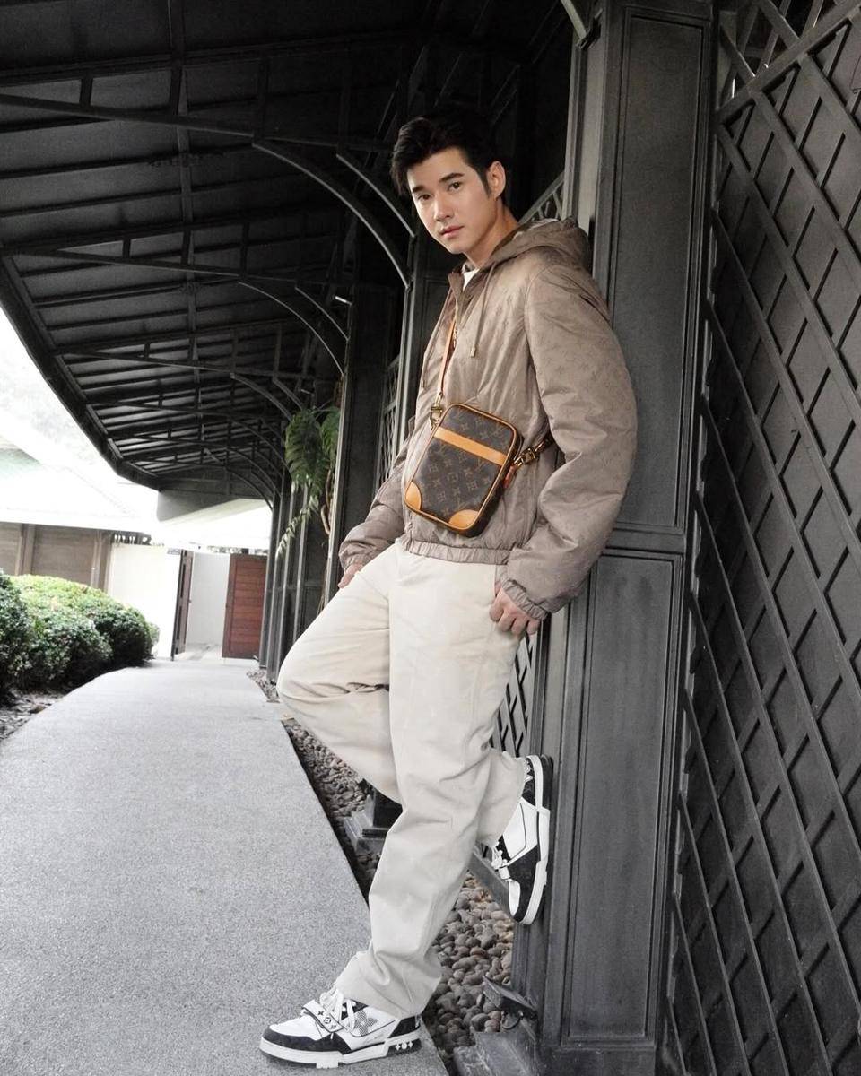Tas Louis Vuitton Koleksi Mario Maurer (instagram.com/mario_mm38)