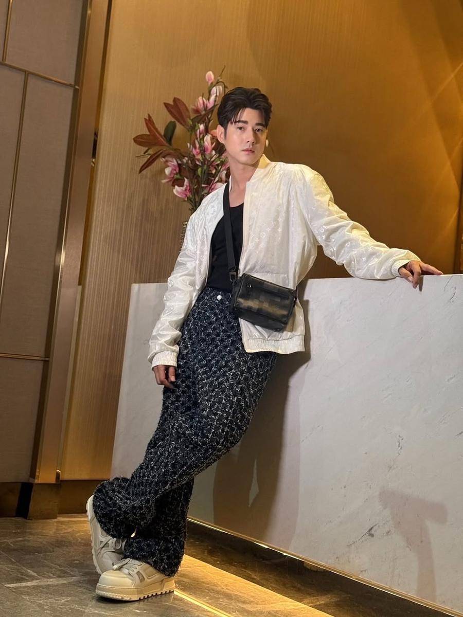 Tas Louis Vuitton Koleksi Mario Maurer (instagram.com/mario_mm38)