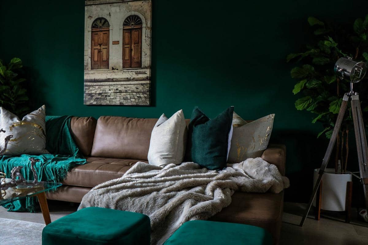 ilustrasi sofa di ruangan