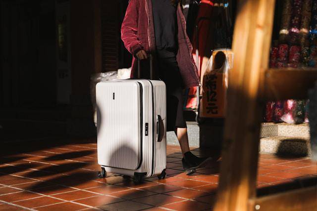 ilustrasi koper (unsplash.com/Eminent Luggage)