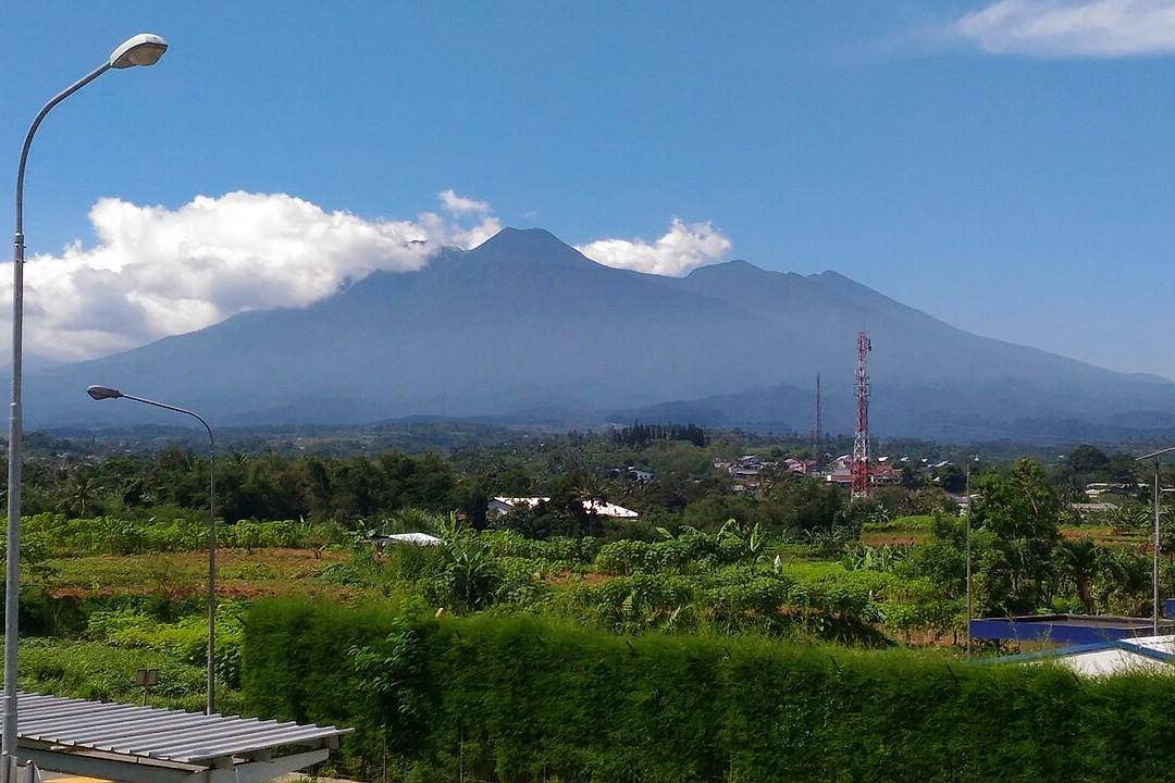 Gunung Gede dan Pangrango dari Cicurug