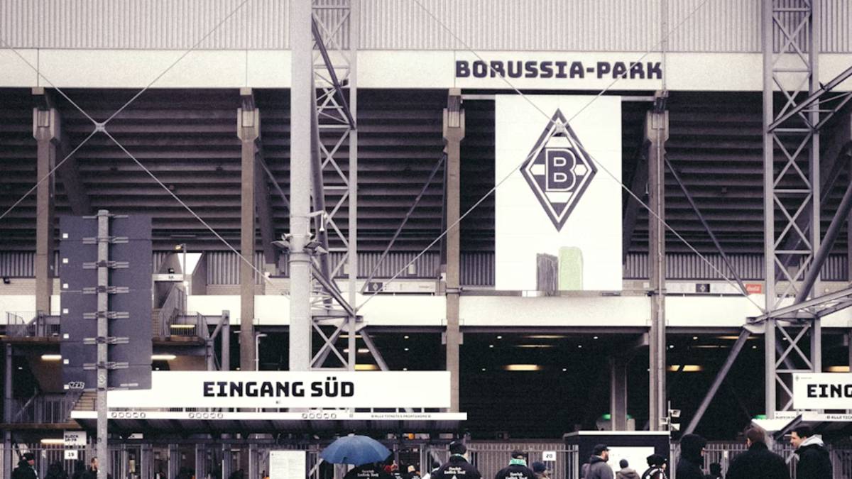 ilustrasi suasana di luar stadion Borussia Park milik Borussia Moenchengladbach
