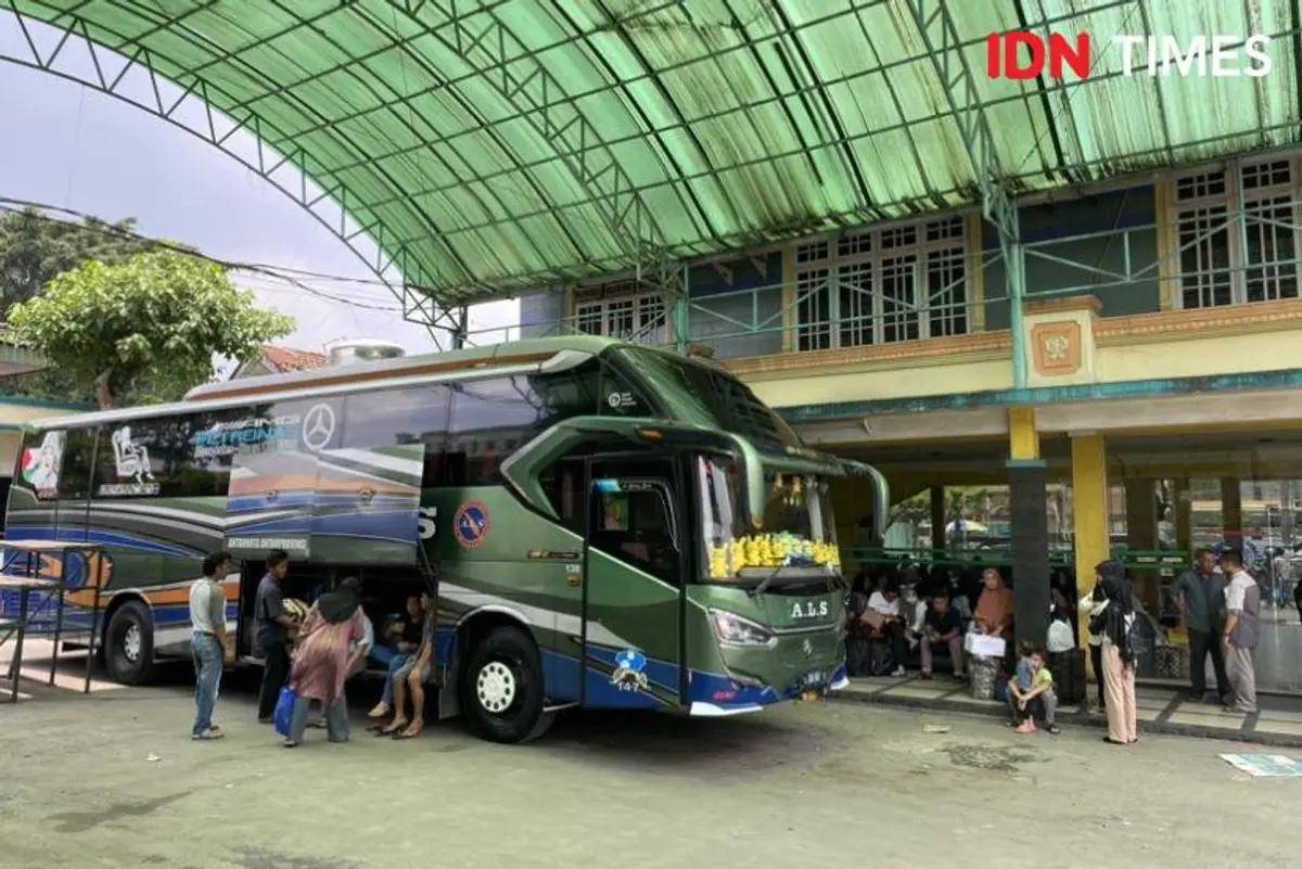 Suasana loket bus ALS di jalan Sisingamangaraja Medan (IDN Times/Indah Permata Sari)