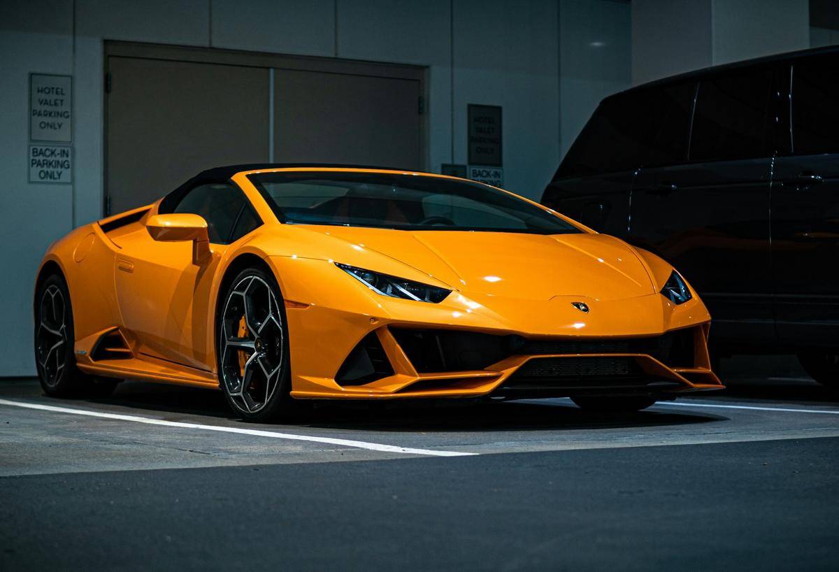 ilustrasi mobil Lamborghini (unsplash.com/photosbykrishp)