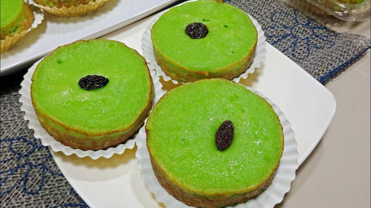 kue lumpur pandan (YouTube.com/Aini's Gallery)
