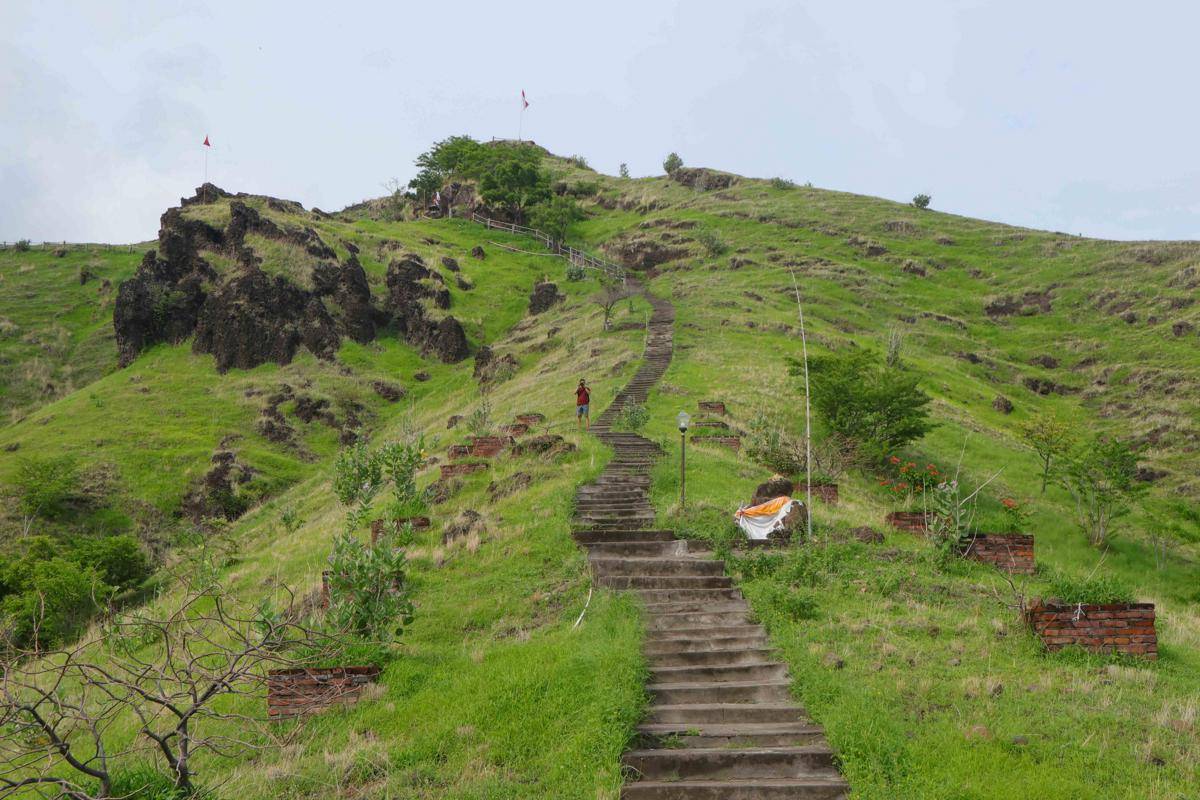 potret tangga menuju puncak bukit (dok.pribadi/Natalia Indah)