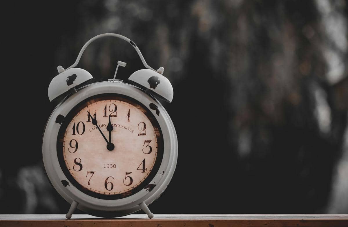 ilustrasi waktu jam dua belas (pexels.com/Alexas Fotos)