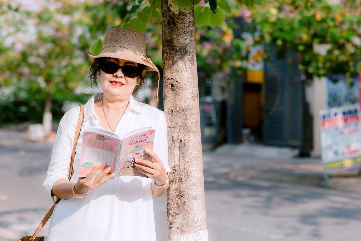 Seseorang sedang berlatih membaca dalam bahasa Inggris (Pexels.com/🇻🇳🇻🇳Nguyễn Tiến Thịnh 🇻🇳🇻🇳)