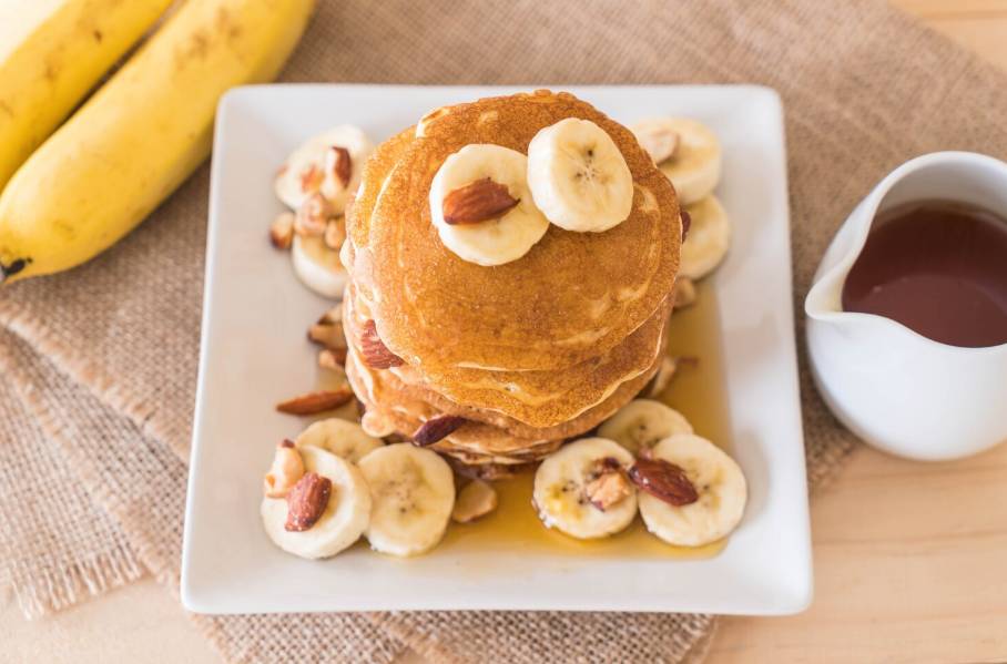 ilustrasi pancake pisang madu