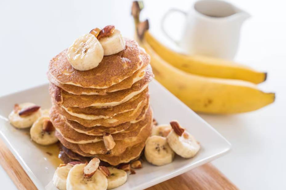 ilustrasi pancake pisang madu