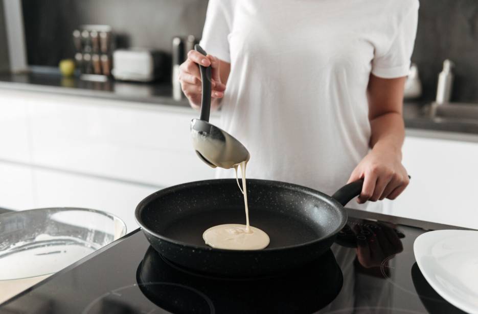 ilustrasi memasak pancake