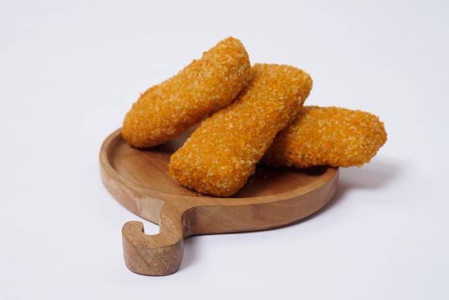 Ilustrasi risoles ubi cokelat (vecteezy.com/Andhika Raya Creative)