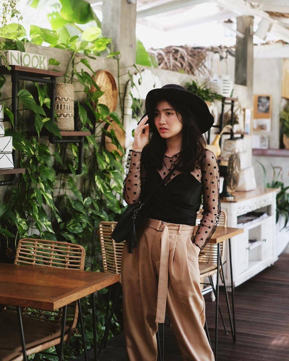 Mix and Match Baju Polkadot ala Febby Rastanty