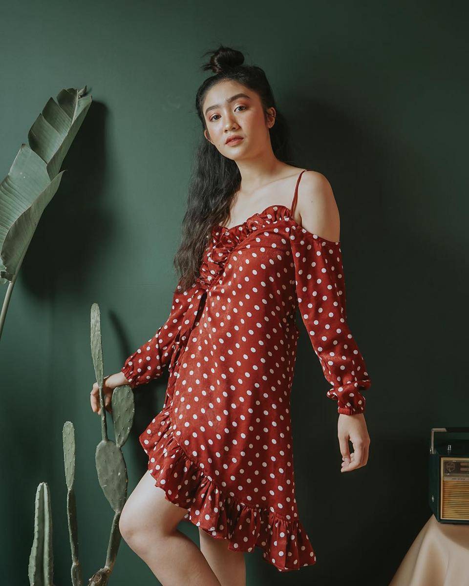 Gaya Polkadot ala Febby Rastanty