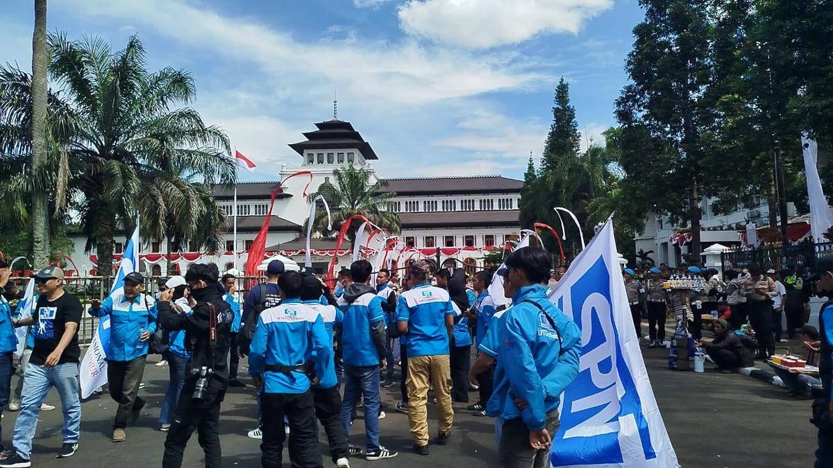 2.450 Aparat Gabungan Dikerahkan Polda Jabar Jaga Aksi Buruh (IDN Times/istimewa)