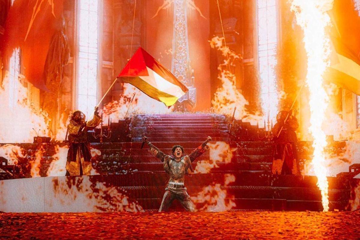 Bring Me The Horizon Kibarkan Bendera Palestina di Reading Festival.jpg