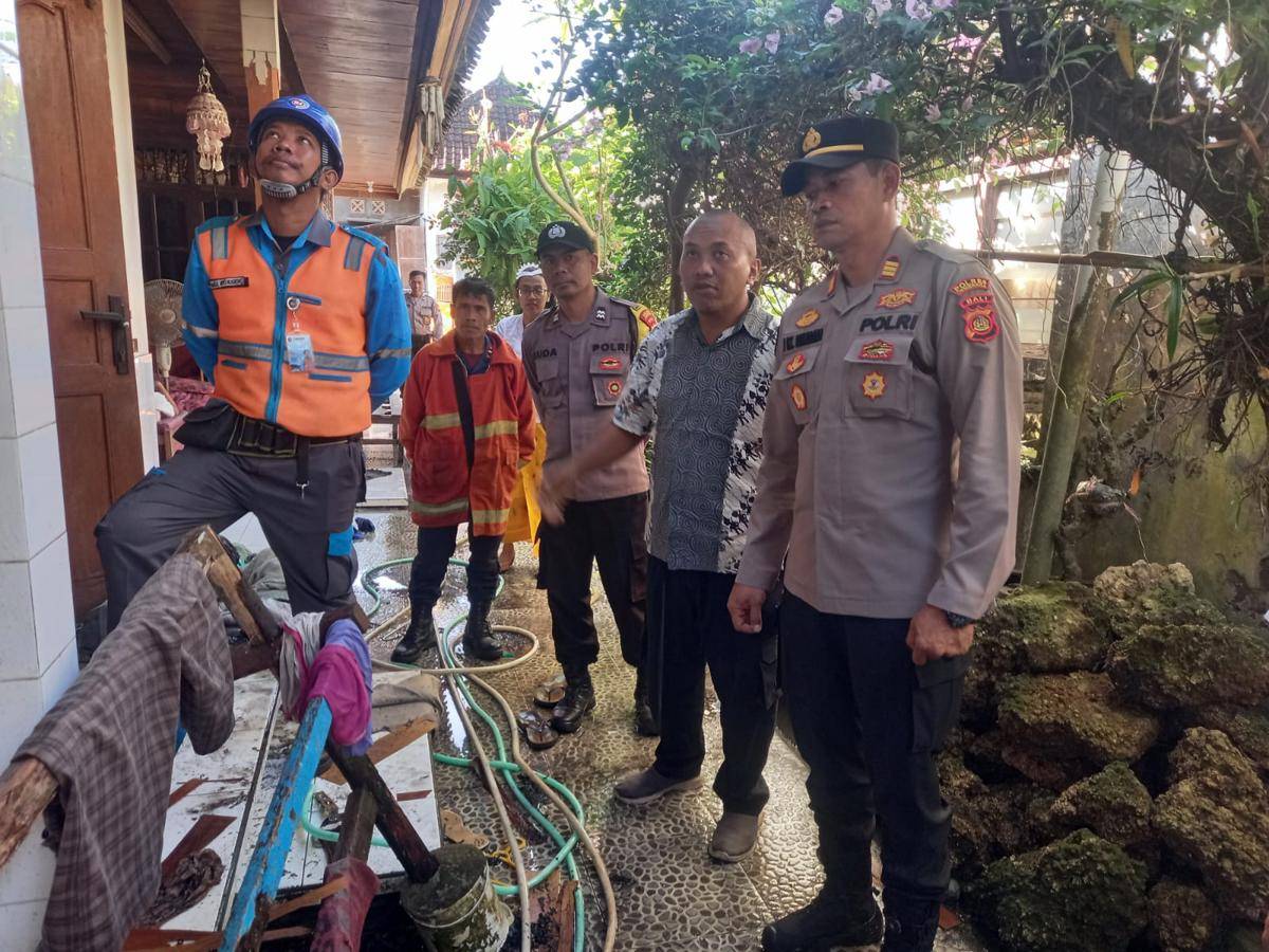 rumah milik I Made Yasa di Banjar Pasar, Desa Melaya, Kecamatan Melaya, Kabupaten Jembrana, dilalap si jago merah pada Kamis, (28/8/2025).