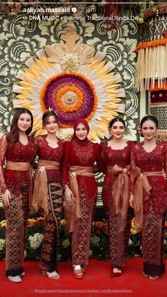 Keluarga Azriel Hermansyah di pernikahan kakak Sarah Menzel