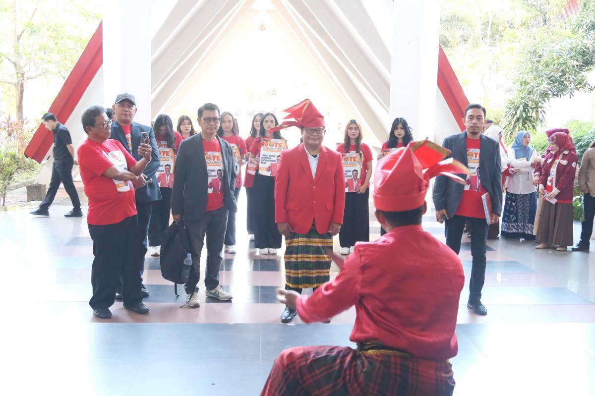 Marhaen Hardjo mendaftar sebagai bakal calon rektor Universitas Hasanuddin periode 2025-2030. (Dok. Istimewa)