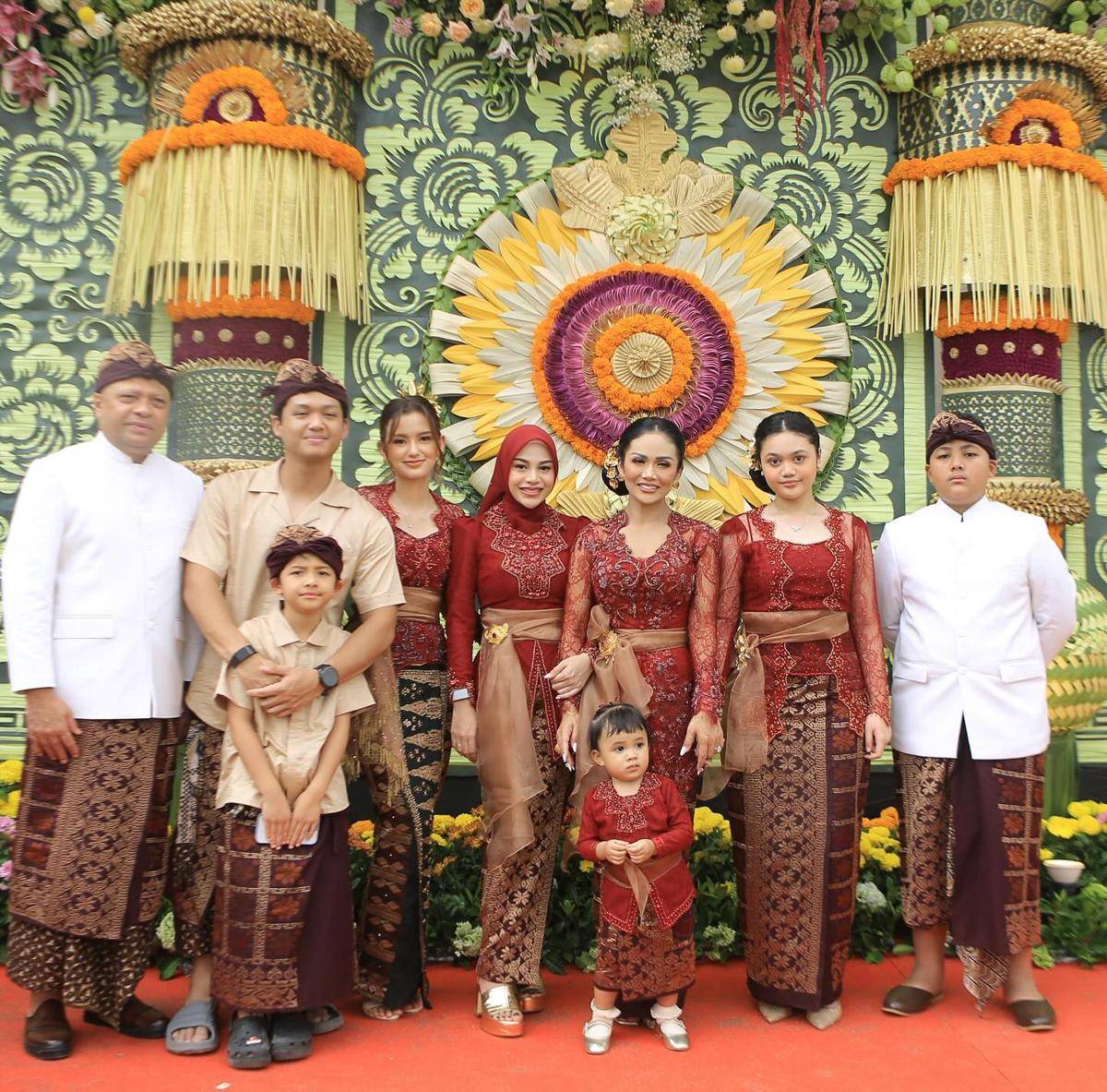 keluarga Kris Dayanti di pernikahan kakak Sarah Menzel (instagram.com/krisdayantilemos)