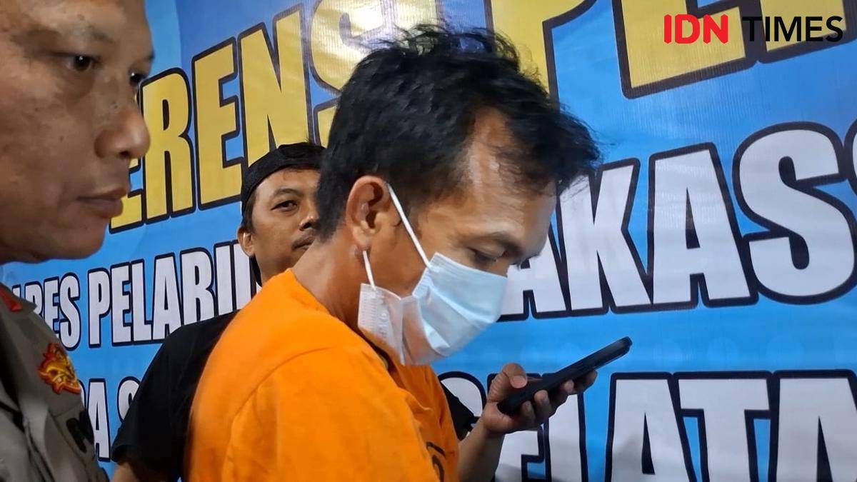 Polres Pelabuhan Makassar menggelar konferensi pers kasus bajing loncat curi baju dinas TNI Angkatan Laut, Kamis (28/8/2025). IDN Times/Darsil Yahya