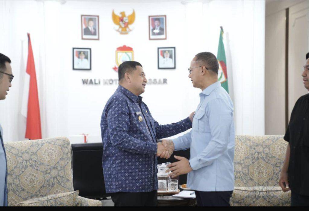 Wali Kota Makassar Munafri Arifuddin (kiri) menyambut Wakil Ketua MPR RI Eddy Soeparno, di Balai Kota Makassar, Kamis (28/8/2025). (Dok. Humas Pemkot Makassar)
