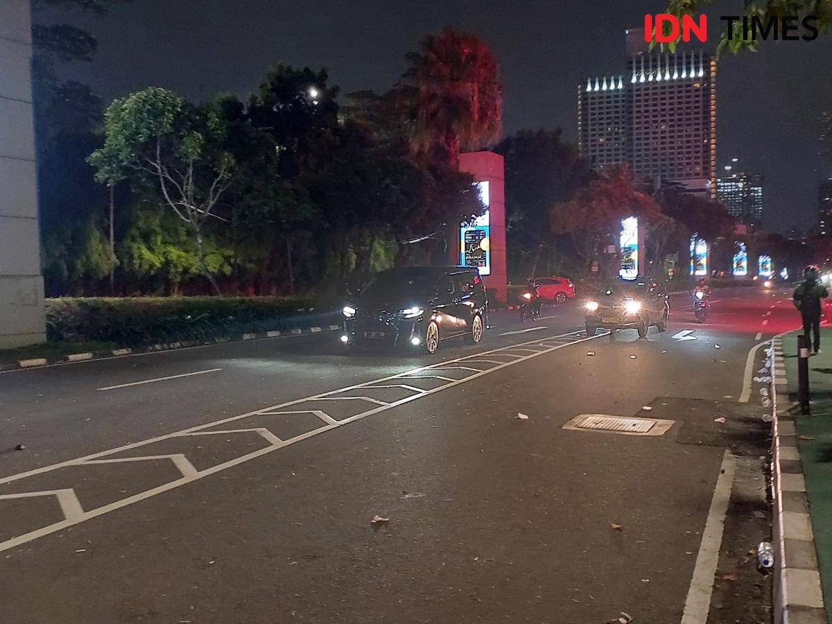 Jalan Asia Afrika, Jakarta Pusat, kembali dibuka usai massa demonstrasi bubar, Kamis (28/8/2025).