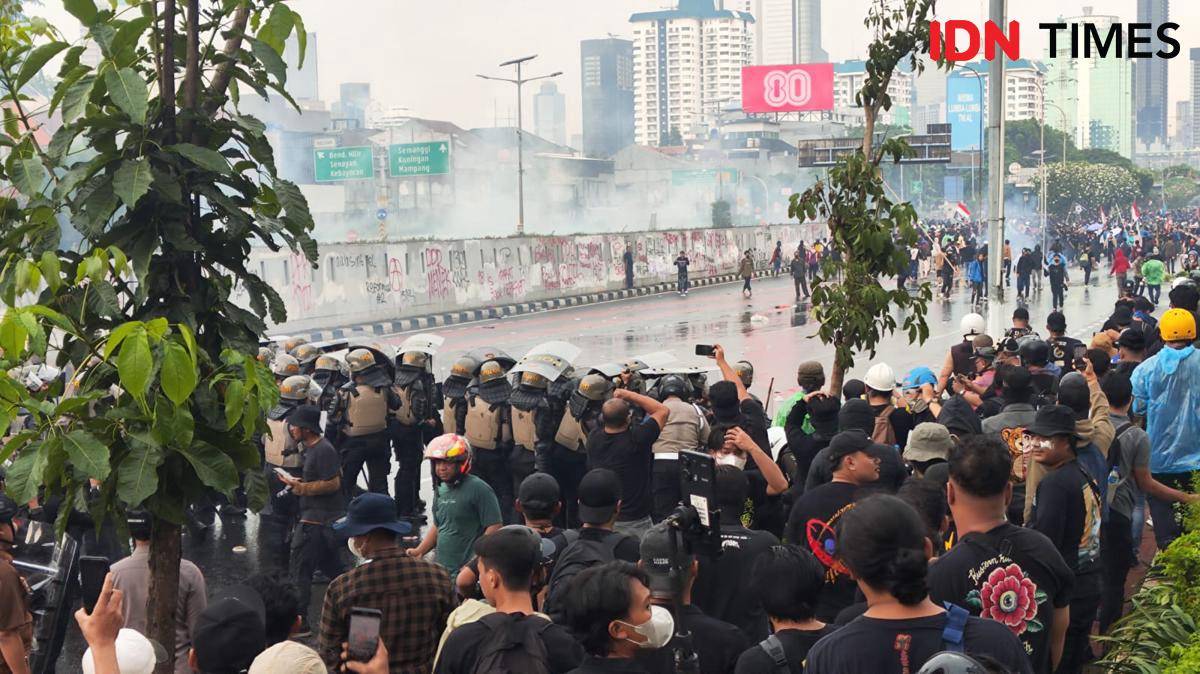 Demo di Gedung DPR RI, Senayan, Jakarta Pusat berujung ricuh pada Kamis (28/8/2025) sore.
