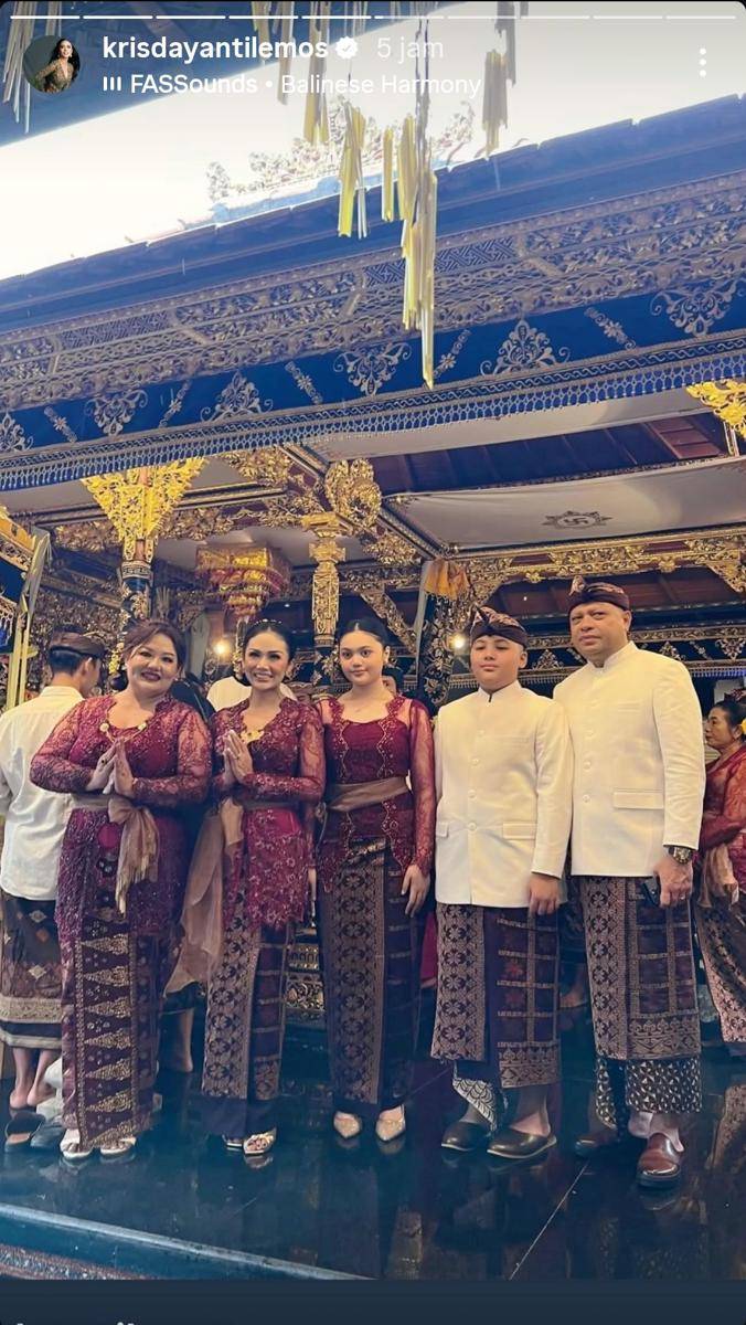 Keluarga Azriel Hermansyah di pernikahan kakak Sarah Menzel