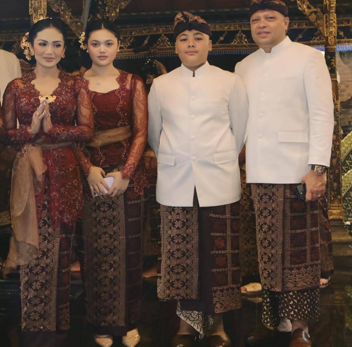 keluarga Kris Dayanti di pernikahan kakak Sarah Menzel (instagram.com/krisdayantilemos)