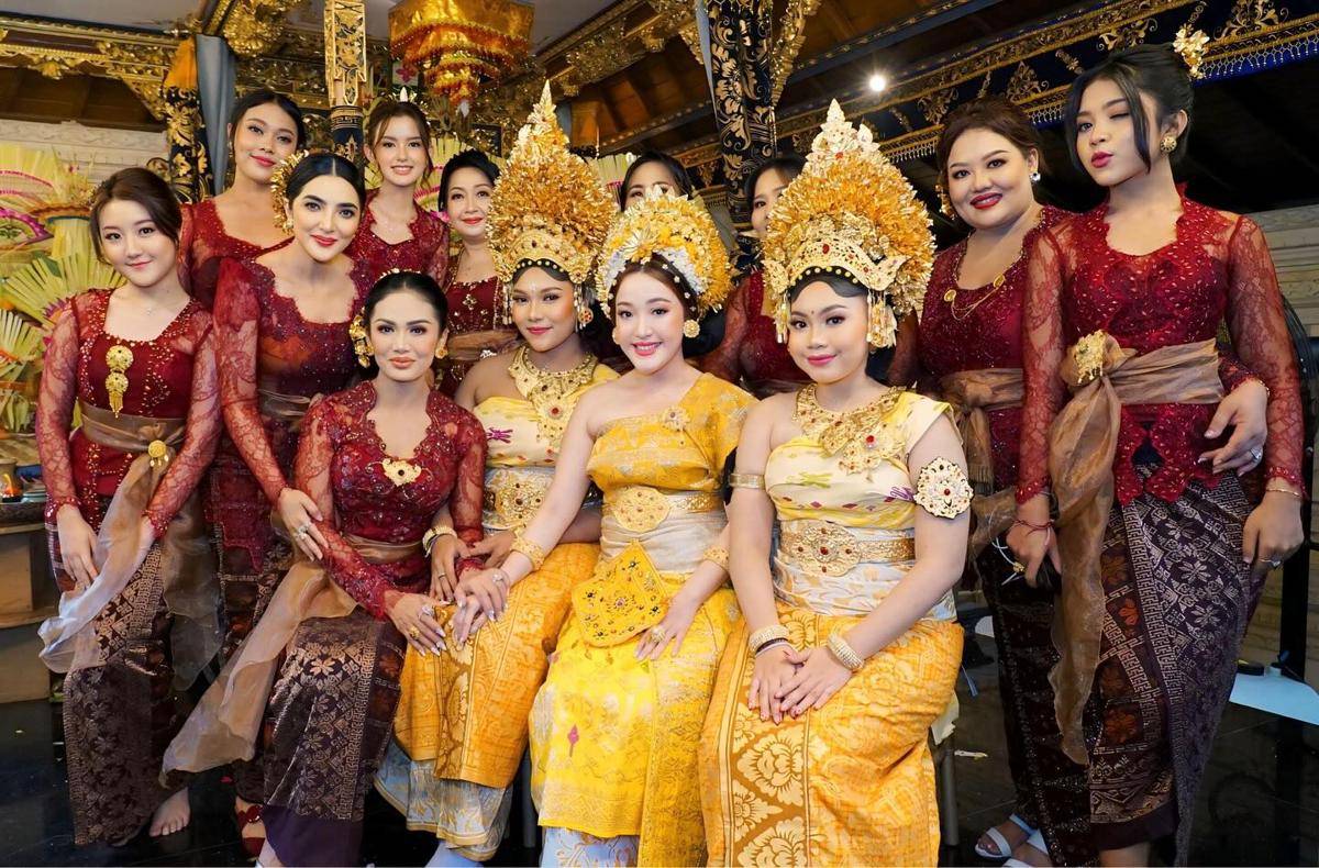 keluarga Kris Dayanti di pernikahan kakak Sarah Menzel (instagram.com/krisdayantilemos)