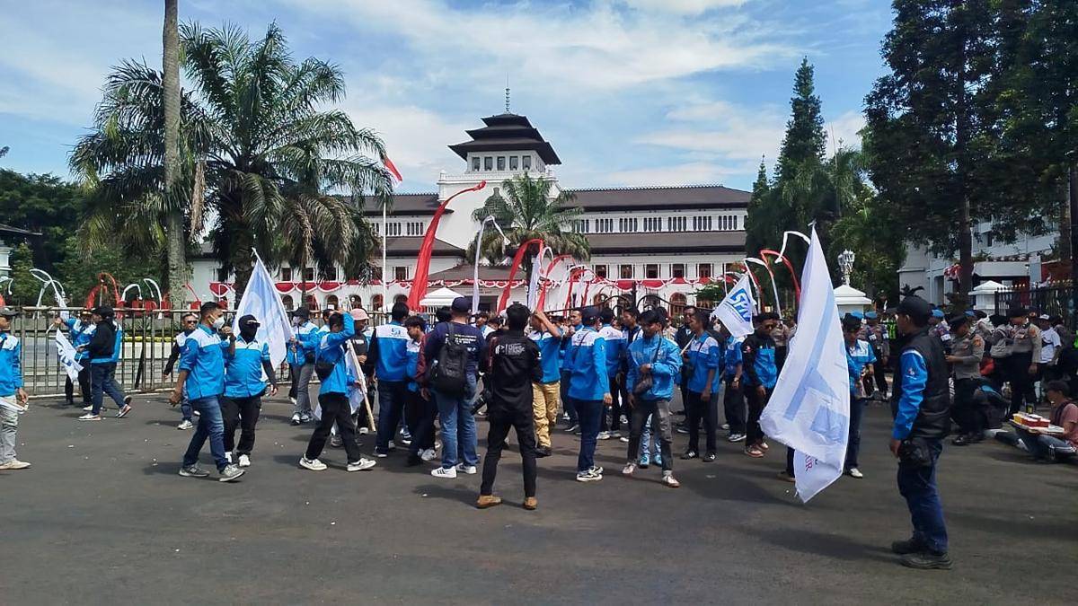 2.450 Aparat Gabungan Dikerahkan Polda Jabar Jaga Aksi Buruh (IDN Times/istimewa)