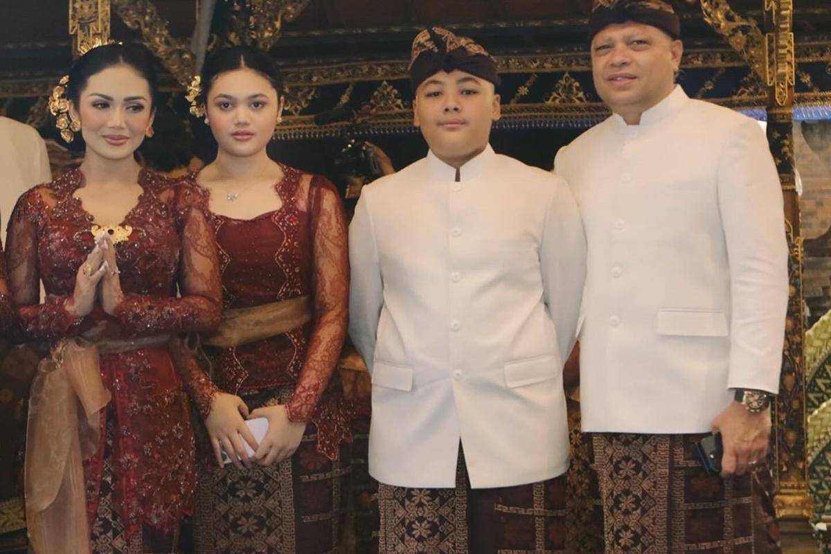 keluarga Kris Dayanti di pernikahan kakak Sarah Menzel (instagram.com/krisdayantilemos)