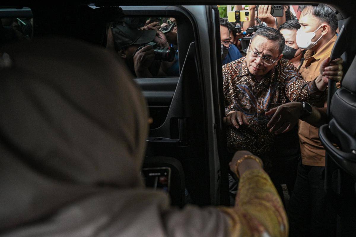 antarafoto-kpk-periksa-bupati-pati-1756349049.jpg